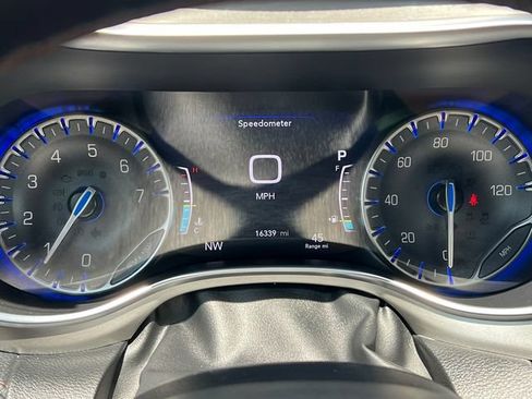 Used 2024 Chrysler Pacifica Pinnacle AWD/4WD image 21