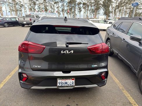 Used 2022 Kia Niro EX image 4