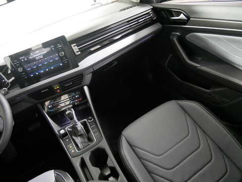 Certified 2025 Volkswagen Jetta SEL image 11