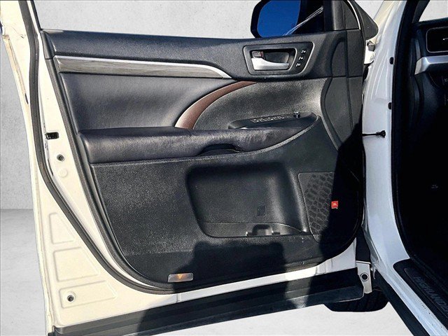 Used 2017 Toyota Highlander Limited FWD image 18
