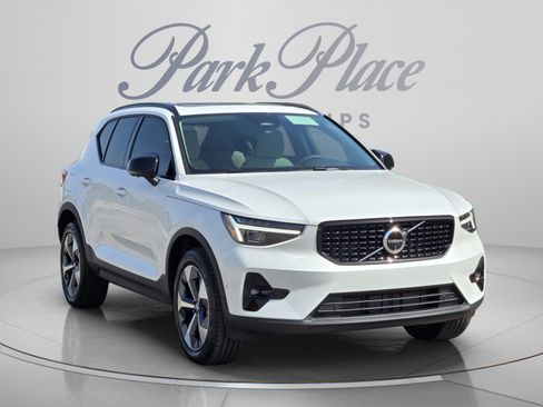 New 2026 Volvo XC40 B5 Plus w/ Protection Package Premier AWD/4WD image 8