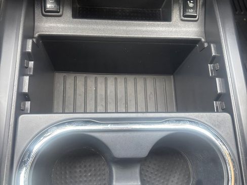 Used 2019 Nissan Titan SV w/ SV Convenience Package image 21