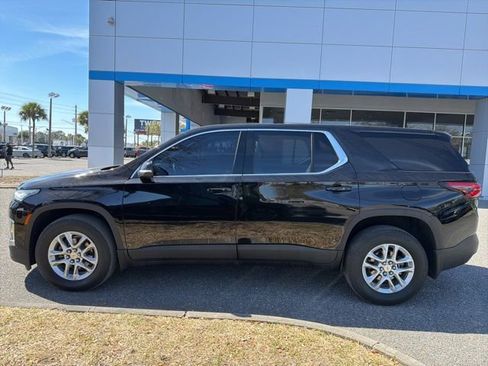 Used 2023 Chevrolet Traverse LS w/ Safety Package image 4