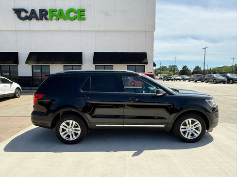 Used 2018 Ford Explorer XLT w/ Equipment Group 202A AWD/4WD image 17