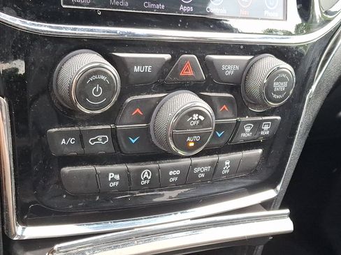 Used 2019 Jeep Grand Cherokee Limited AWD/4WD image 17