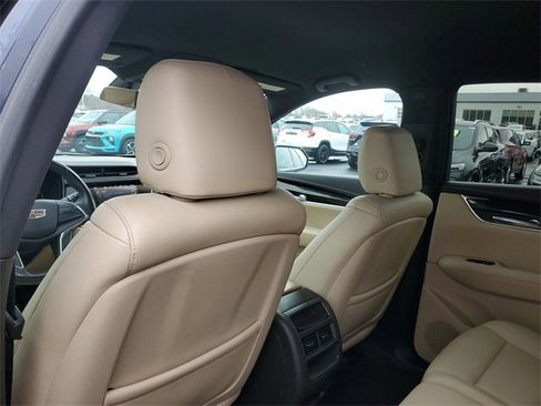 Used 2018 Cadillac XT5 FWD image 10