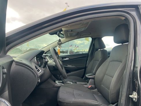 Used 2017 Chevrolet Cruze LT w/ Convenience Package image 10