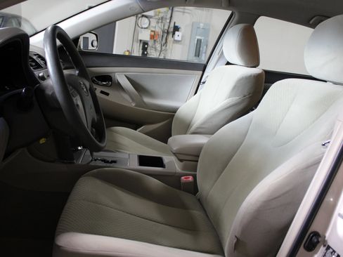 Used 2009 Toyota Camry LE FWD image 17