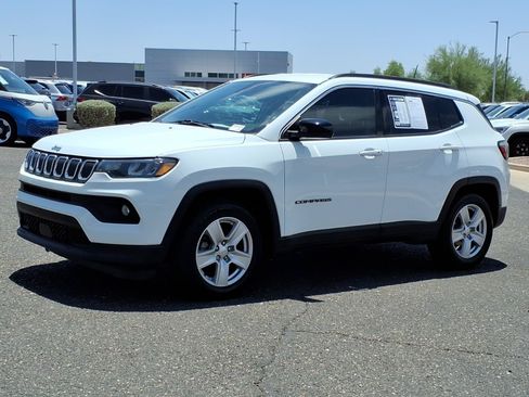 Used 2022 Jeep Compass Latitude w/ Convenience Group FWD image 3