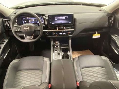 New 2026 Nissan Pathfinder SV image 9