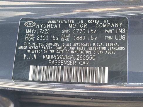 Used 2023 Hyundai Venue Limited image 16