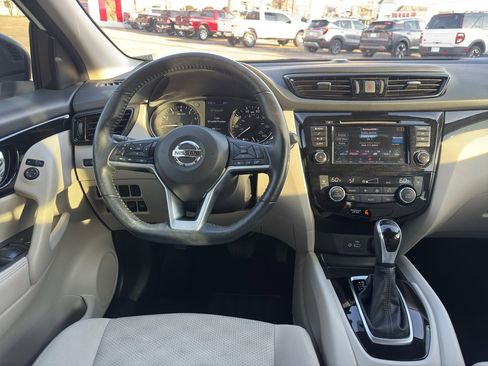 Used 2022 Nissan Rogue Sport SV image 12