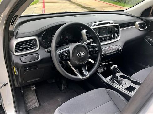 Used 2018 Kia Sorento L FWD image 19