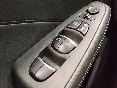 Used 2017 Nissan Maxima Platinum w/ Medallion Package FWD image 27