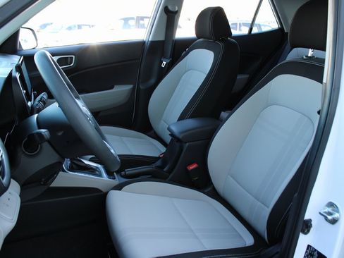 Used 2020 Hyundai Venue SEL image 7