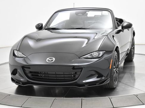 New 2026 MAZDA MX-5 Miata Club w/ Weather Package RWD image 15