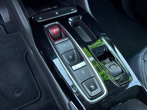 Used 2022 Chevrolet Bolt EUV LT w/ Convenience Package image 27