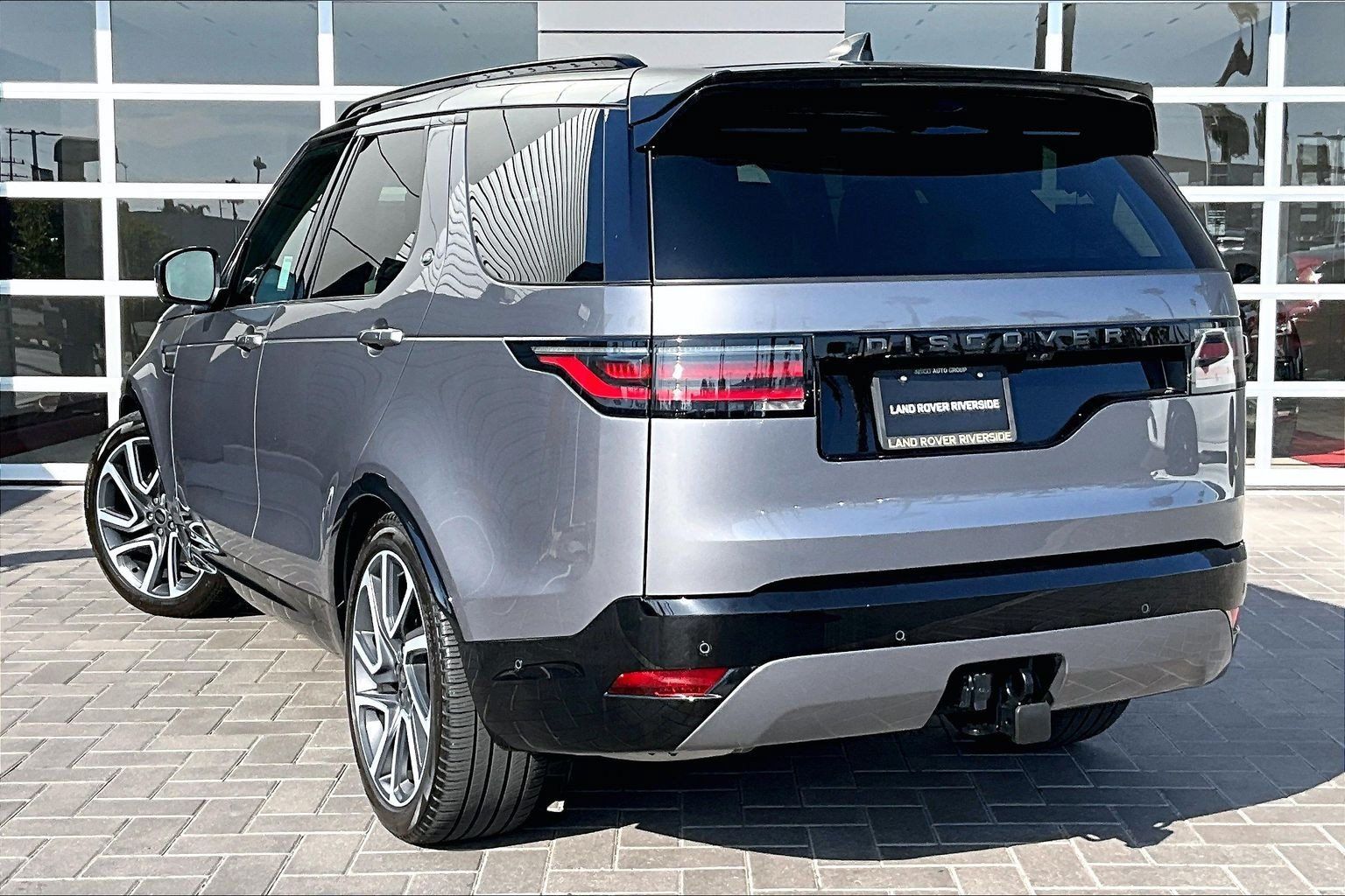 Used 2025 Land Rover Discovery Dynamic SE AWD/4WD image 11