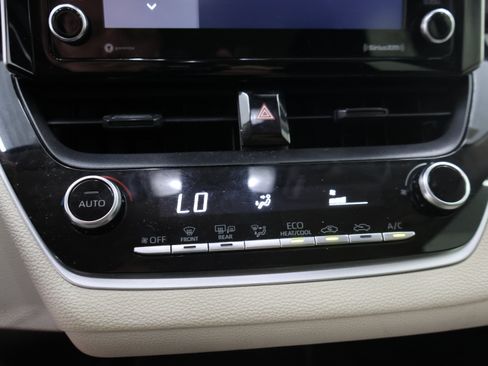 Used 2021 Toyota Corolla LE FWD image 40
