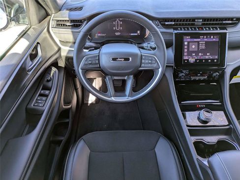 Certified 2025 Jeep Grand Cherokee L Altitude image 19