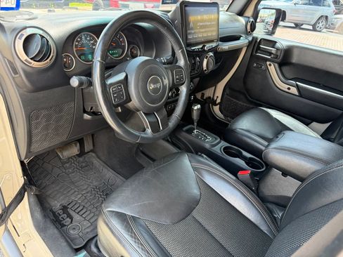 Used 2016 Jeep Wrangler Unlimited Sahara AWD/4WD image 6