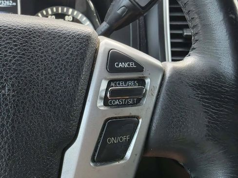 Used 2018 Nissan Titan SV w/ SV Convenience Package image 10