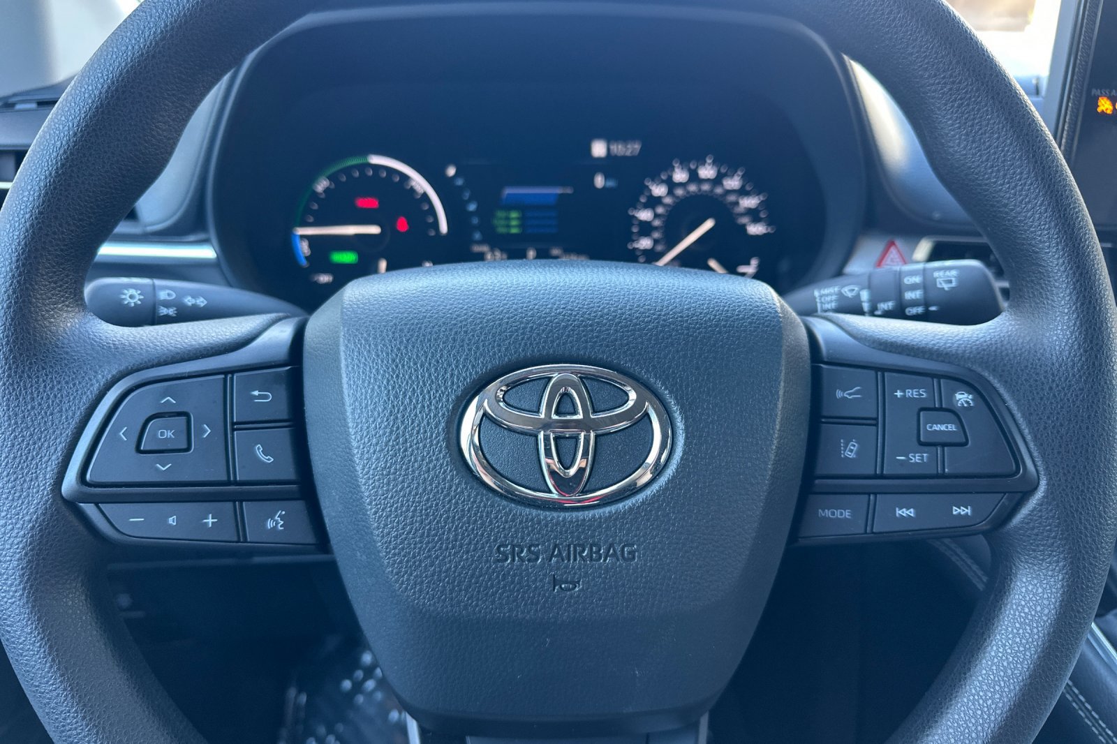 Certified 2026 Toyota Sienna LE FWD image 37
