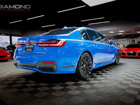 Used 2021 BMW 750i xDrive w/ Executive Package image 2