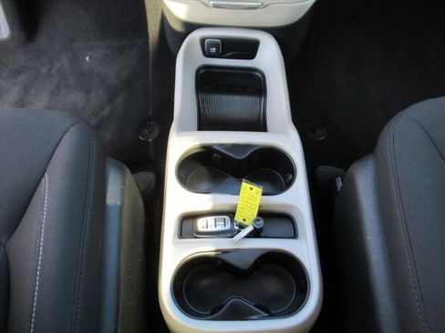 Certified 2024 Chrysler Voyager LX image 21