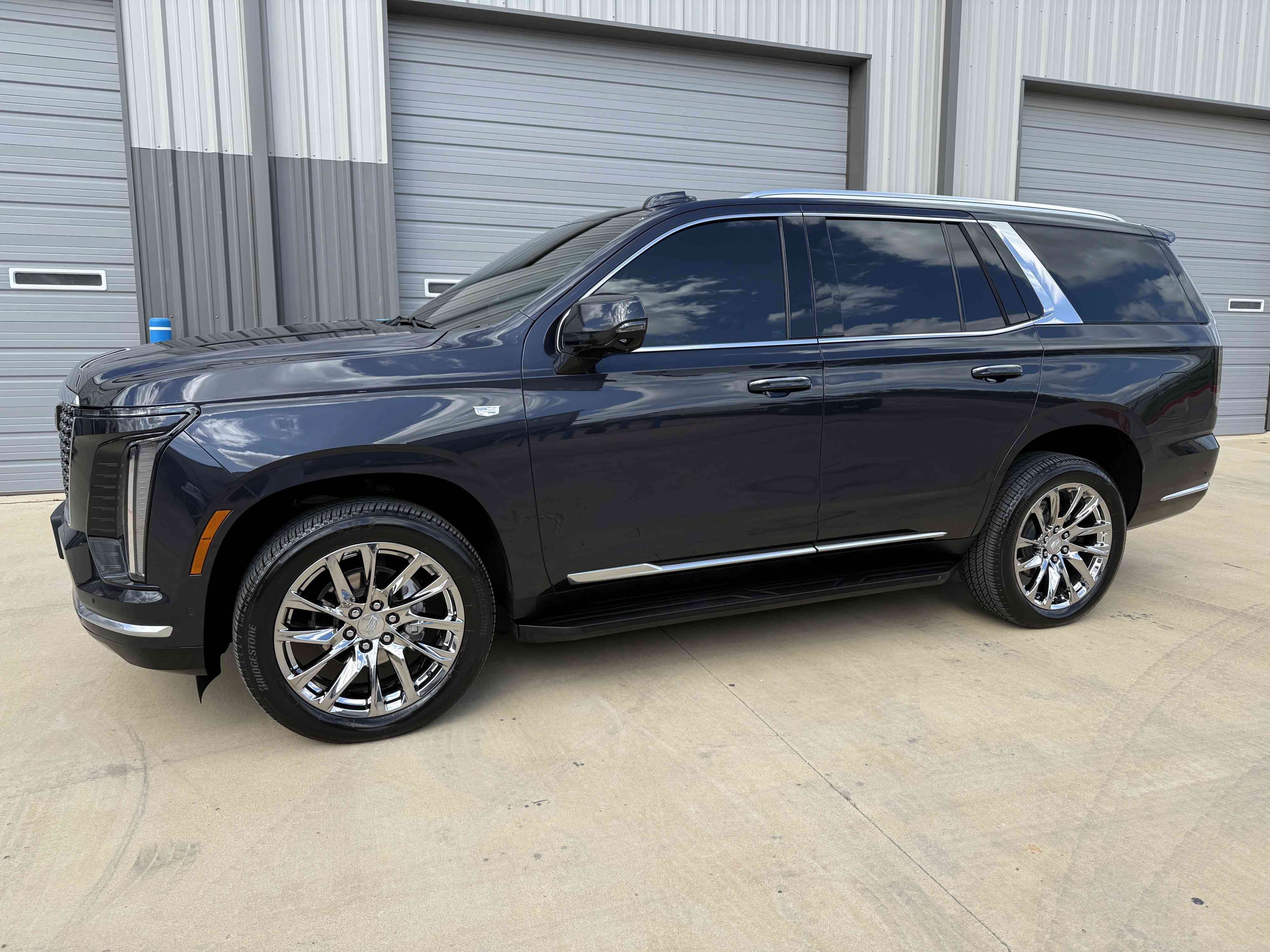 Used 2025 Cadillac Escalade Premium Luxury AWD/4WD image 16