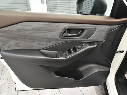 Used 2023 Nissan Rogue S image 13