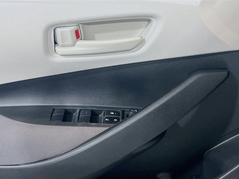 Used 2022 Toyota Corolla LE w/ Carpet Mat Package (TMS) FWD image 13