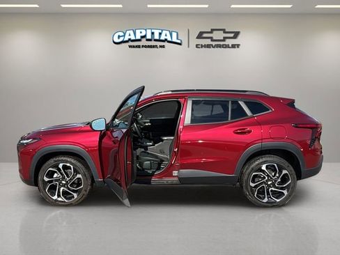 Certified 2024 Chevrolet Trax RS w/ Driver Confidence Package image 12