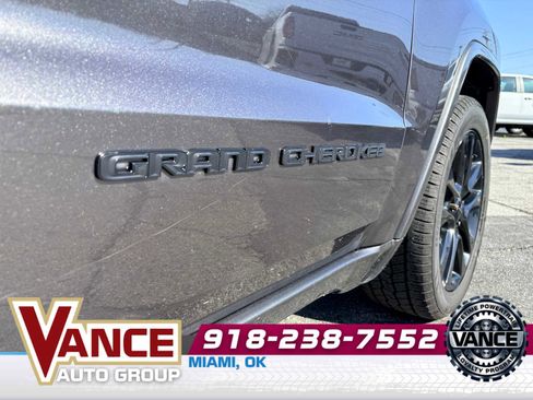Used 2019 Jeep Grand Cherokee Altitude image 9