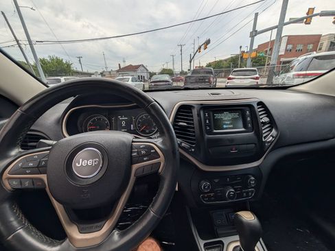 Used 2014 Jeep Cherokee Latitude FWD image 21