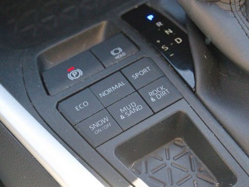 Used 2024 Toyota RAV4 XLE AWD/4WD image 23