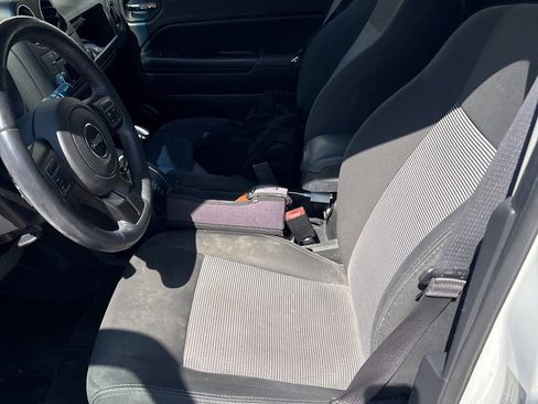 Used 2017 Jeep Patriot Latitude image 7