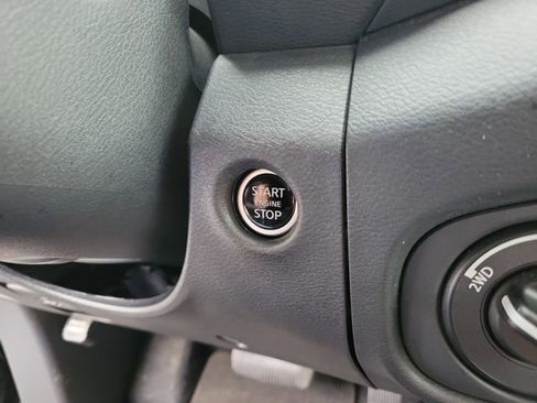 Used 2023 Nissan Frontier SV w/ SV Premium Package image 23