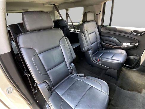 Used 2015 Chevrolet Suburban LT RWD image 18