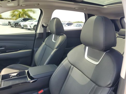 Used 2025 Hyundai Tucson Limited FWD image 17