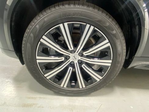 Certified 2025 Volvo XC90 B5 Core w/ Protection Package Premier AWD/4WD image 5