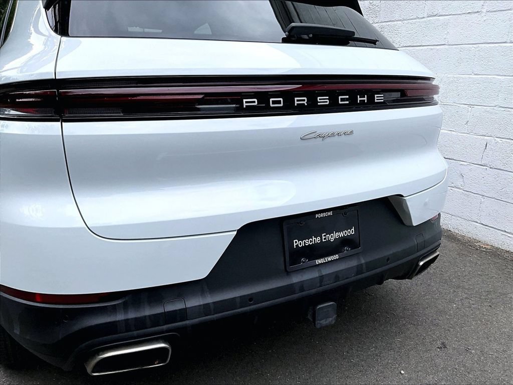 Certified 2024 Porsche Cayenne AWD/4WD image 13