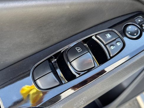 Used 2023 Nissan Altima 2.5 SV image 19