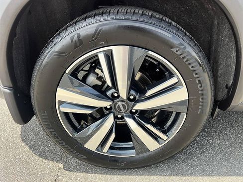 Certified 2023 Nissan Rogue SL w/ SL Premium Package FWD image 11