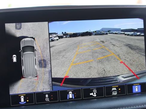 Used 2021 Chevrolet Suburban High Country RWD image 35