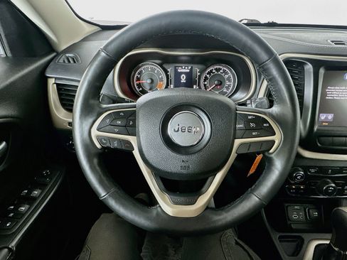 Used 2014 Jeep Cherokee Latitude w/ Cold Weather Group FWD image 11