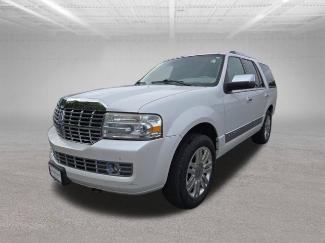Used 2011 Lincoln Navigator 4WD image 3