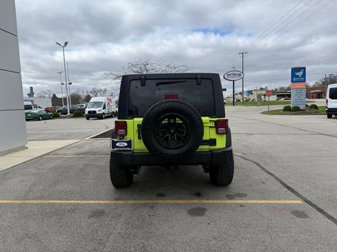 Used 2016 Jeep Wrangler Unlimited Rubicon w/ Connectivity Group AWD/4WD image 30