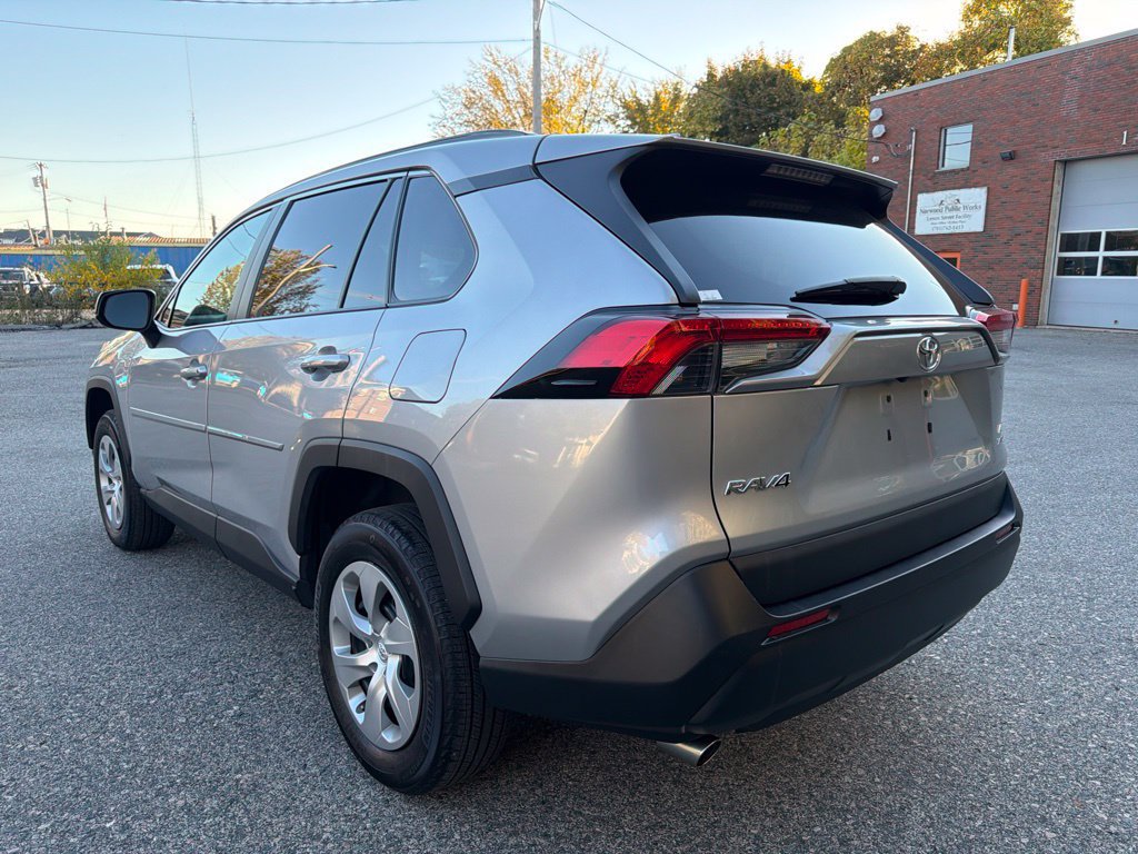 Used 2021 Toyota RAV4 LE AWD/4WD image 4