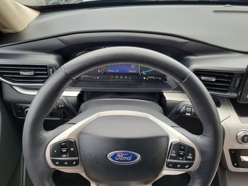 Used 2024 Ford Explorer XLT w/ Equipment Group 202A AWD/4WD image 24